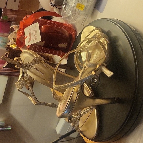 Gold shoes size 8 - Picture 3 of 8